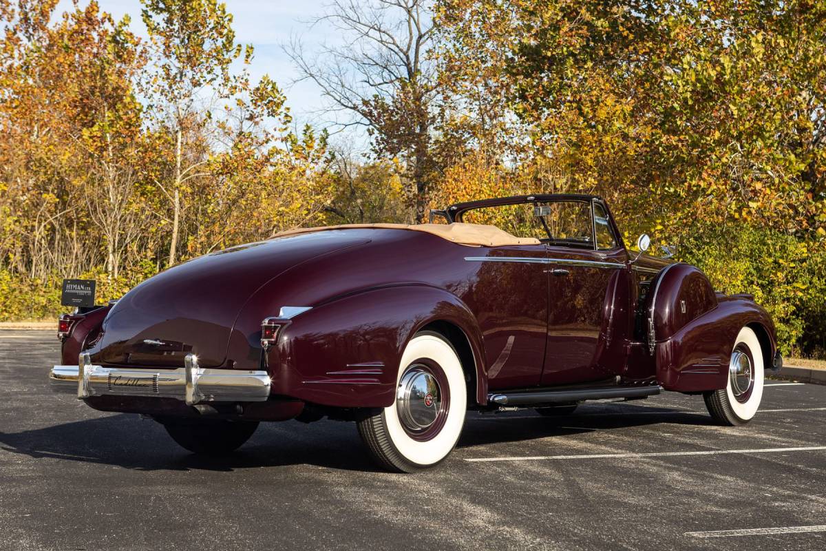 كاديلاك سيكستين