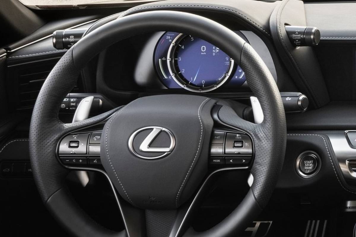 لكزس ال سي 500 2023