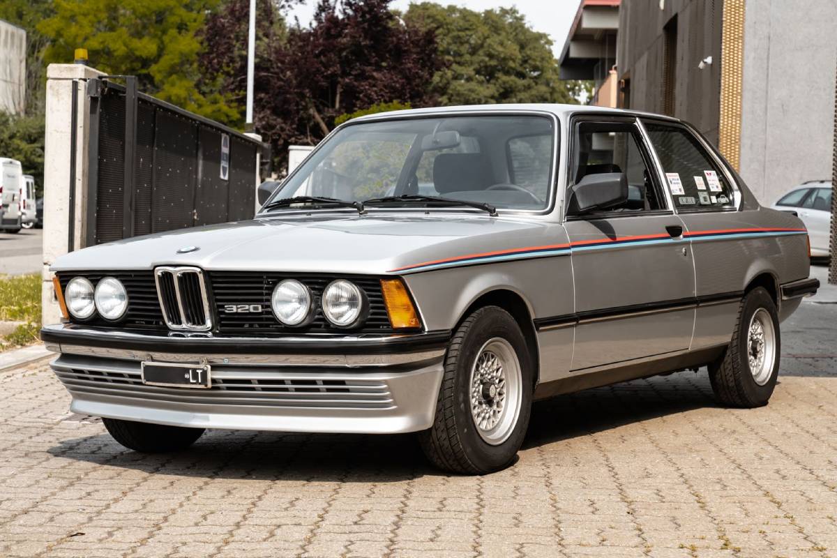 سيارة ايلون ماسك