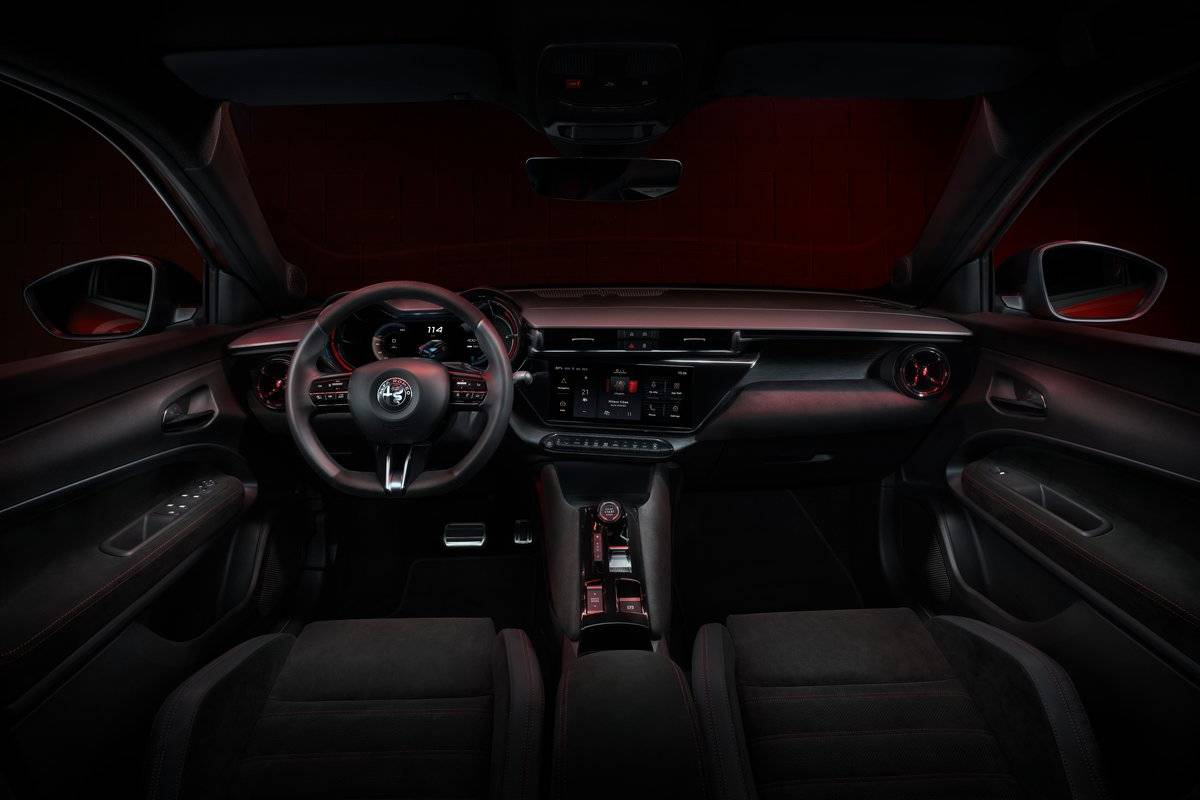 الفا روميو جونيور 2024