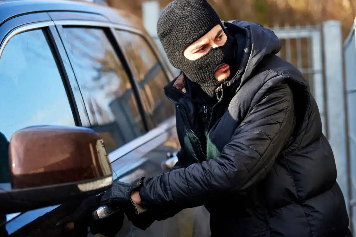 سرقة السيارات