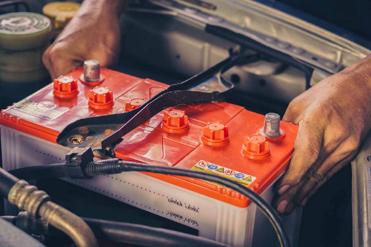 بطارية السيارة