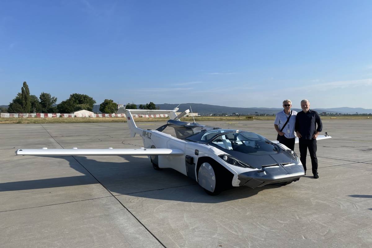 السيارة الطائرة