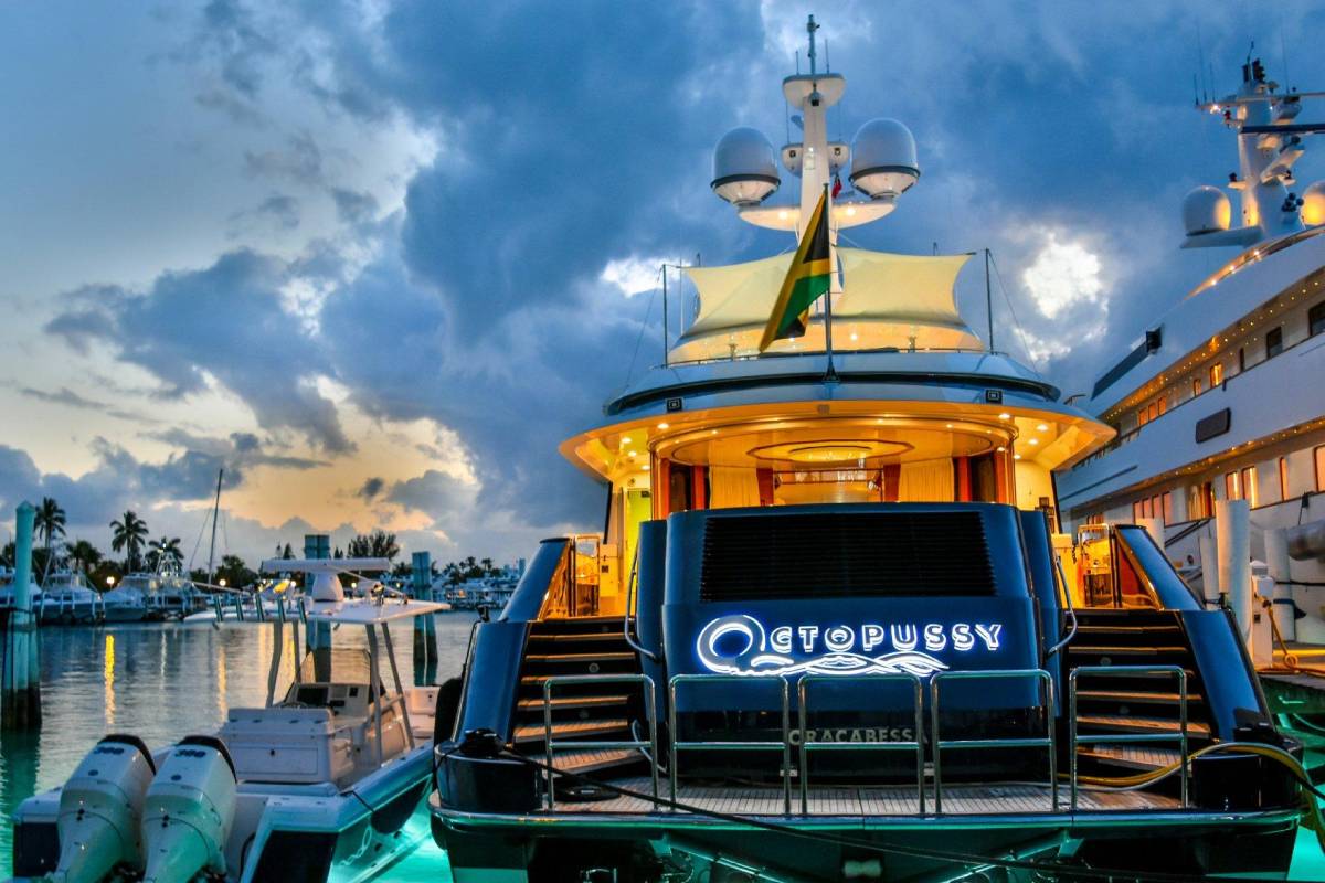 يخت اوكتوبوسي