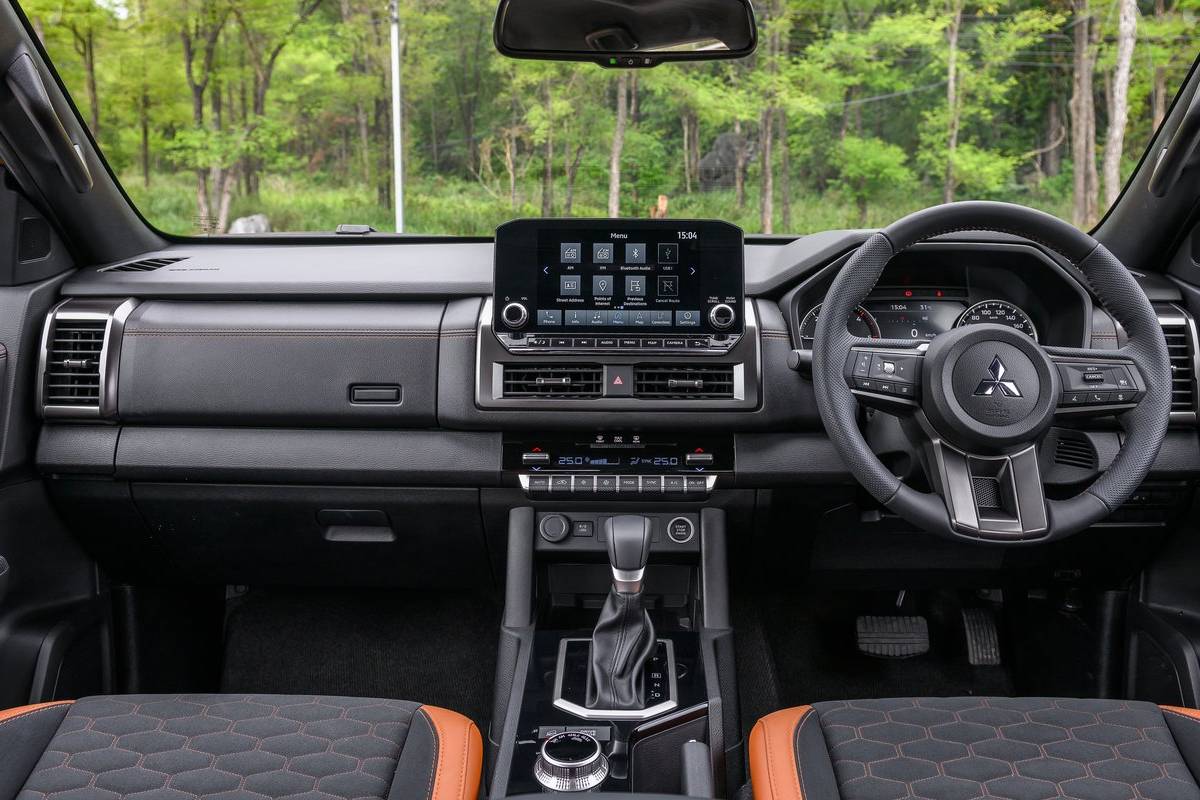 ميتسوبيشي ال 200 2023