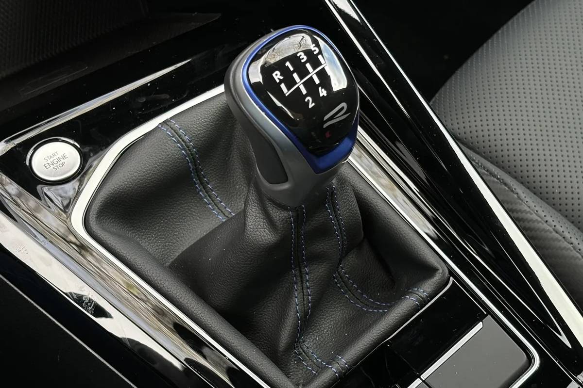 فولكس واجن جولف آر 2024