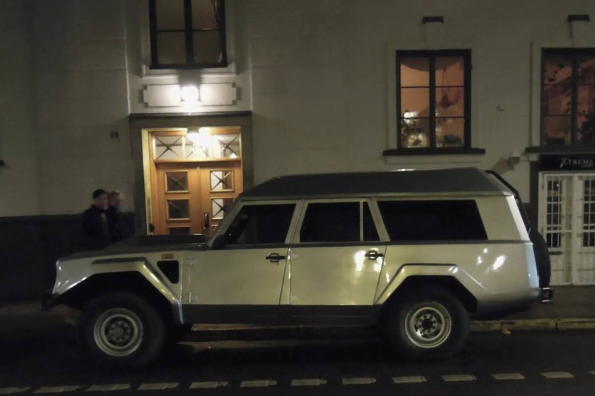 لامبورجيني أل أم 002