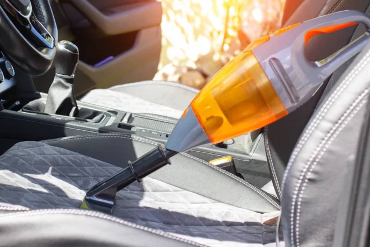 تنظيف مقاعد السيارة