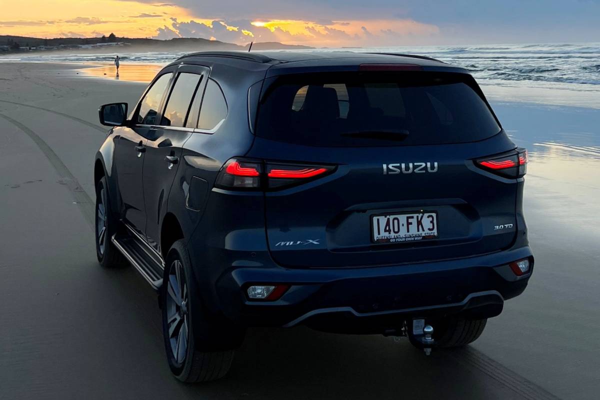 ايسوزو ام يو اكس 2023