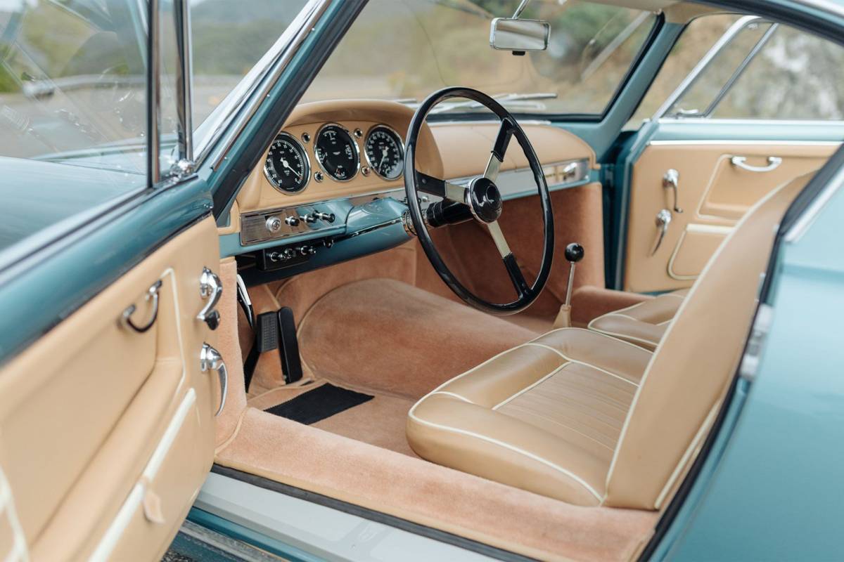 استون مارتن بيرتوني