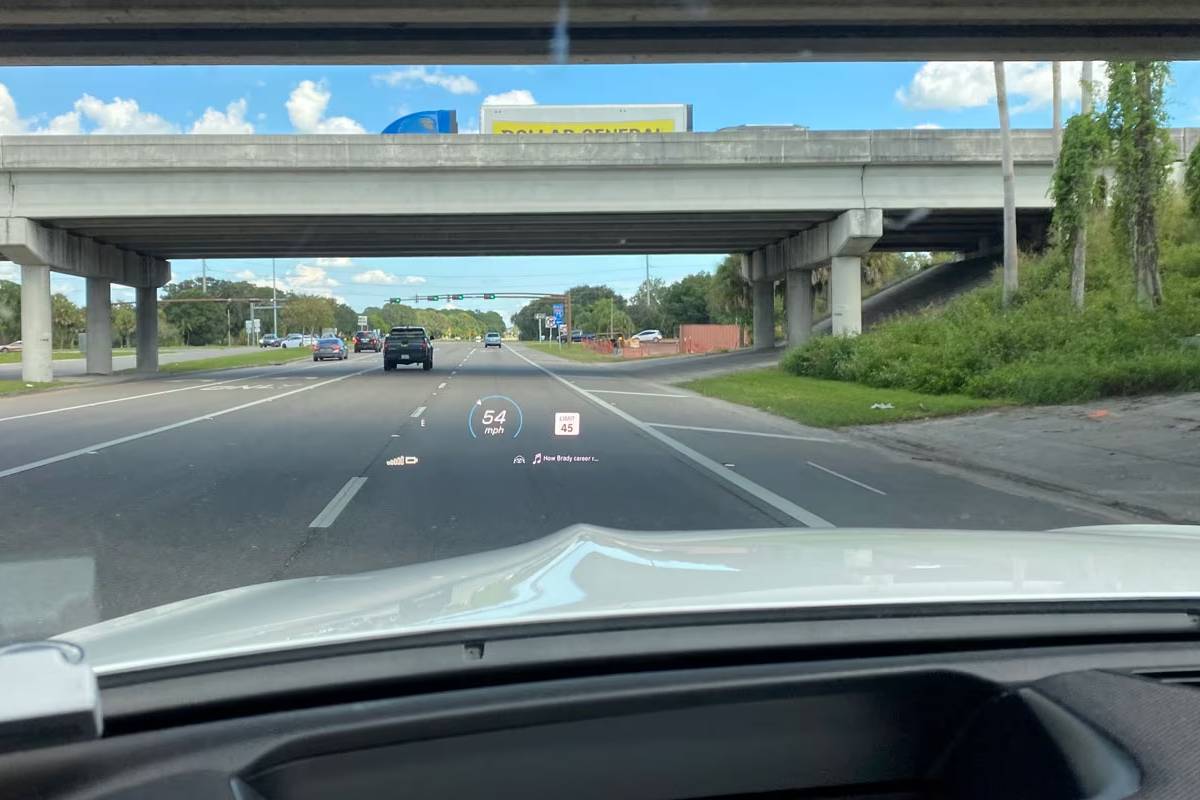 شاشة العرض العلوية