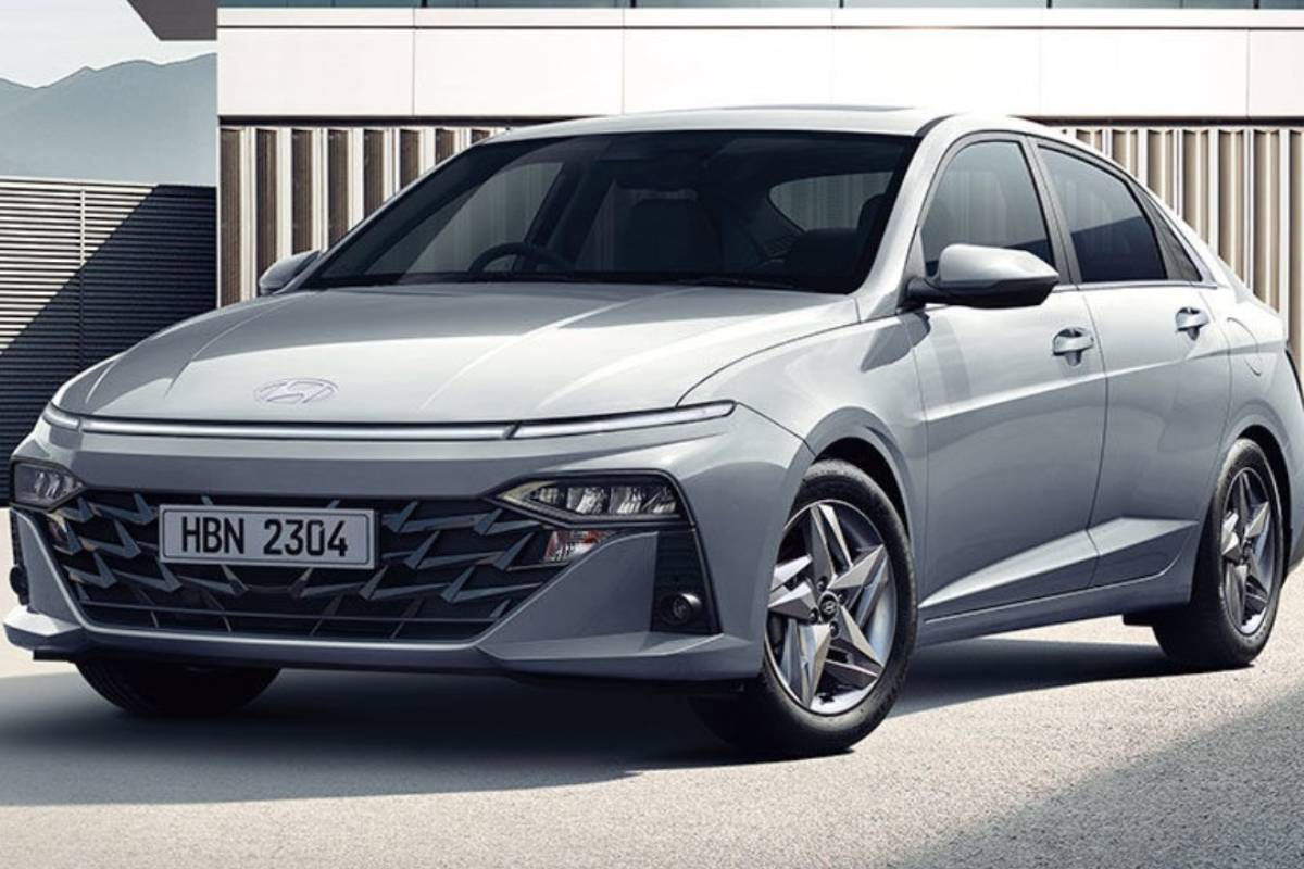 سيارات سيدان