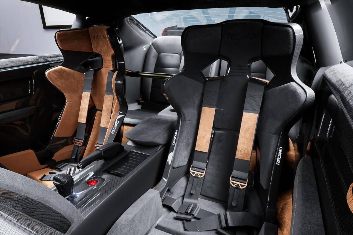 نيسان جي تي ار