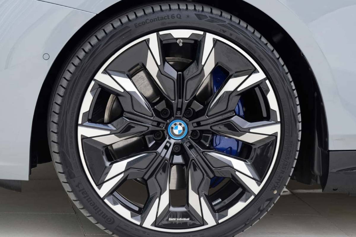 بي ام دبليو اي 5 2024