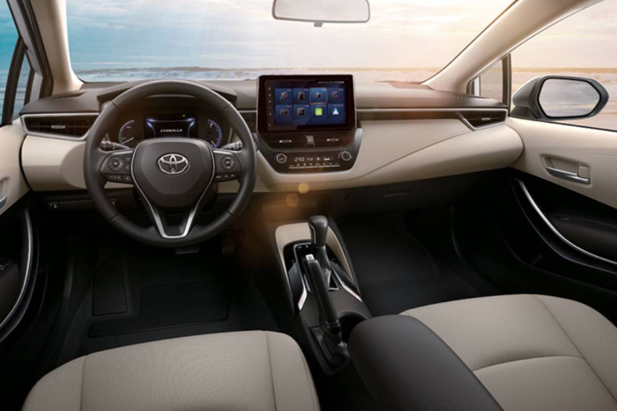 سيارات سيدان