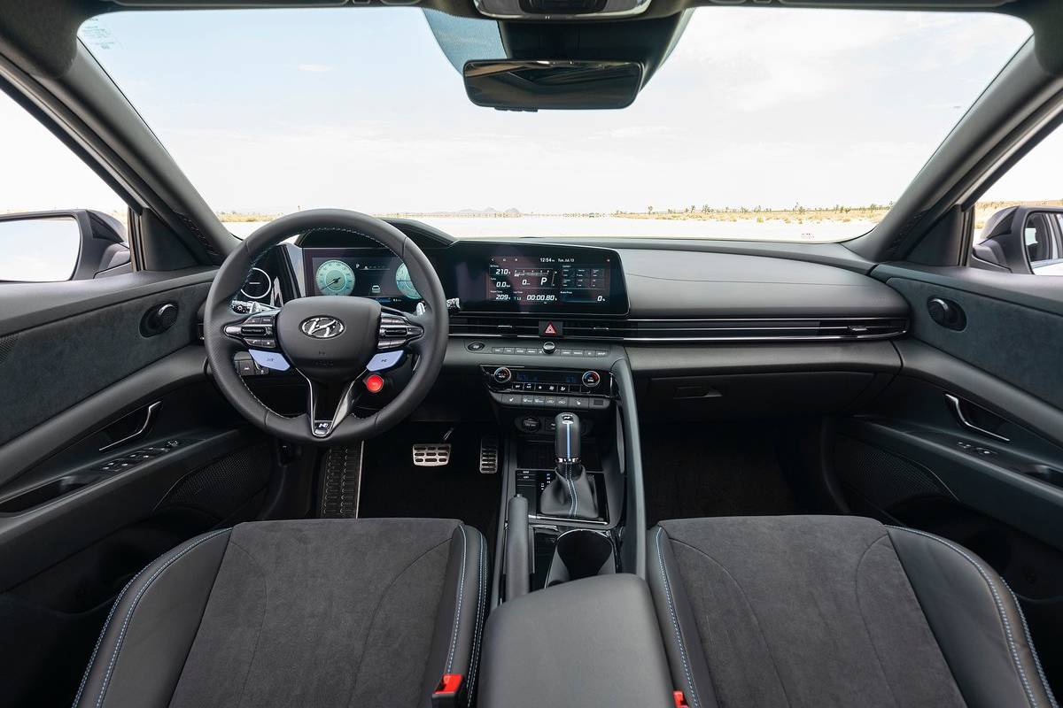 Tesla Model S go head-to-head with Chevrolet Corvette in drag race 