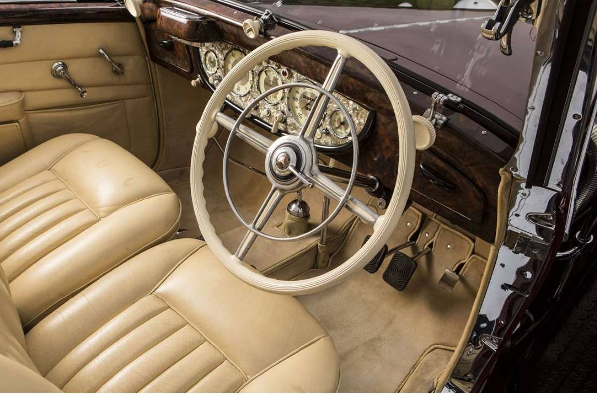 سيارة الملك حسين