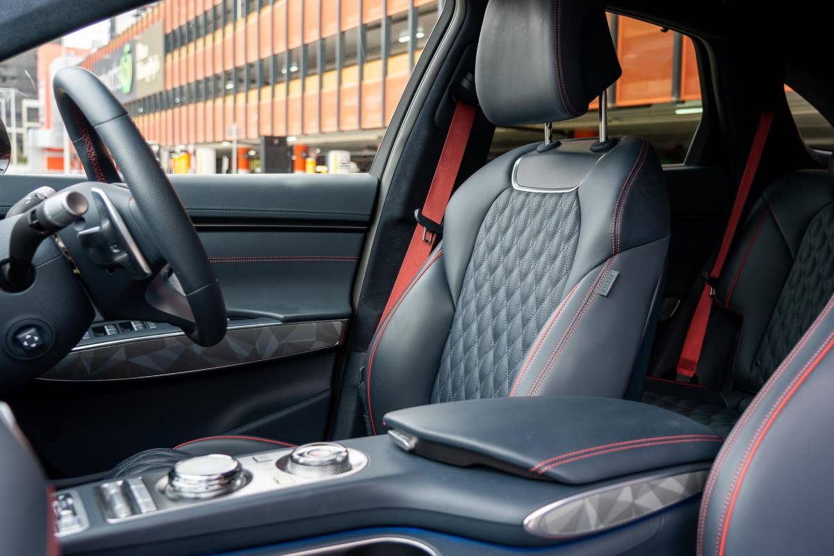 جينيسيس جي في 70 2023