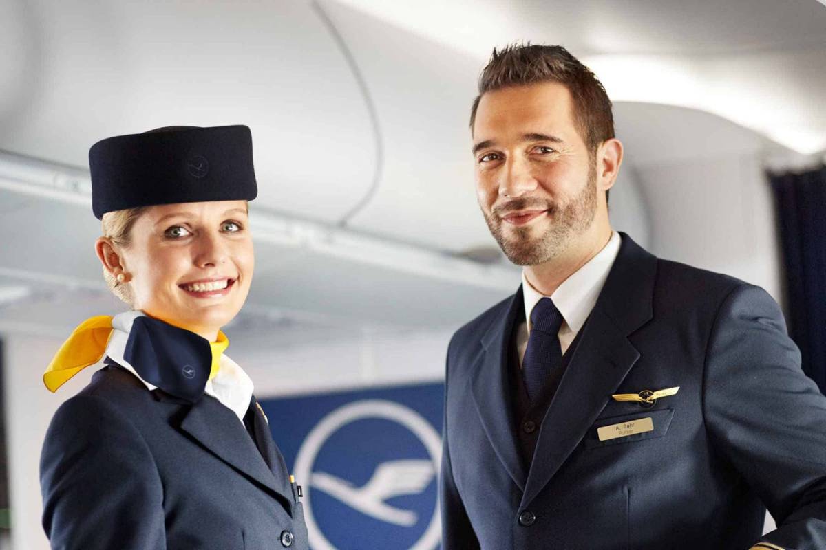 طاقم الطائرة