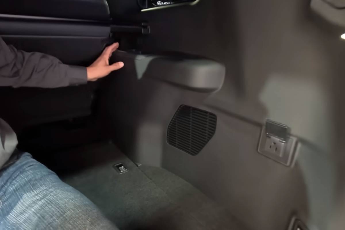 لكزس جي اكس 2024