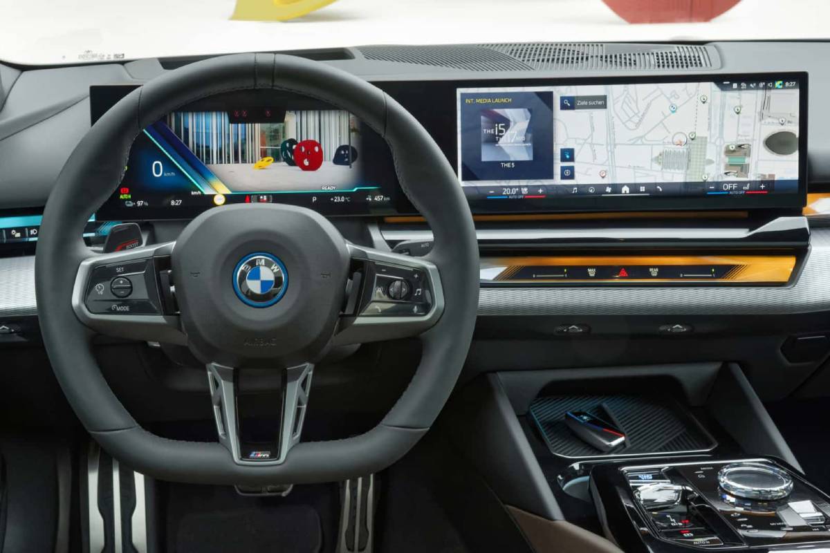 بي ام دبليو اي 5 2024