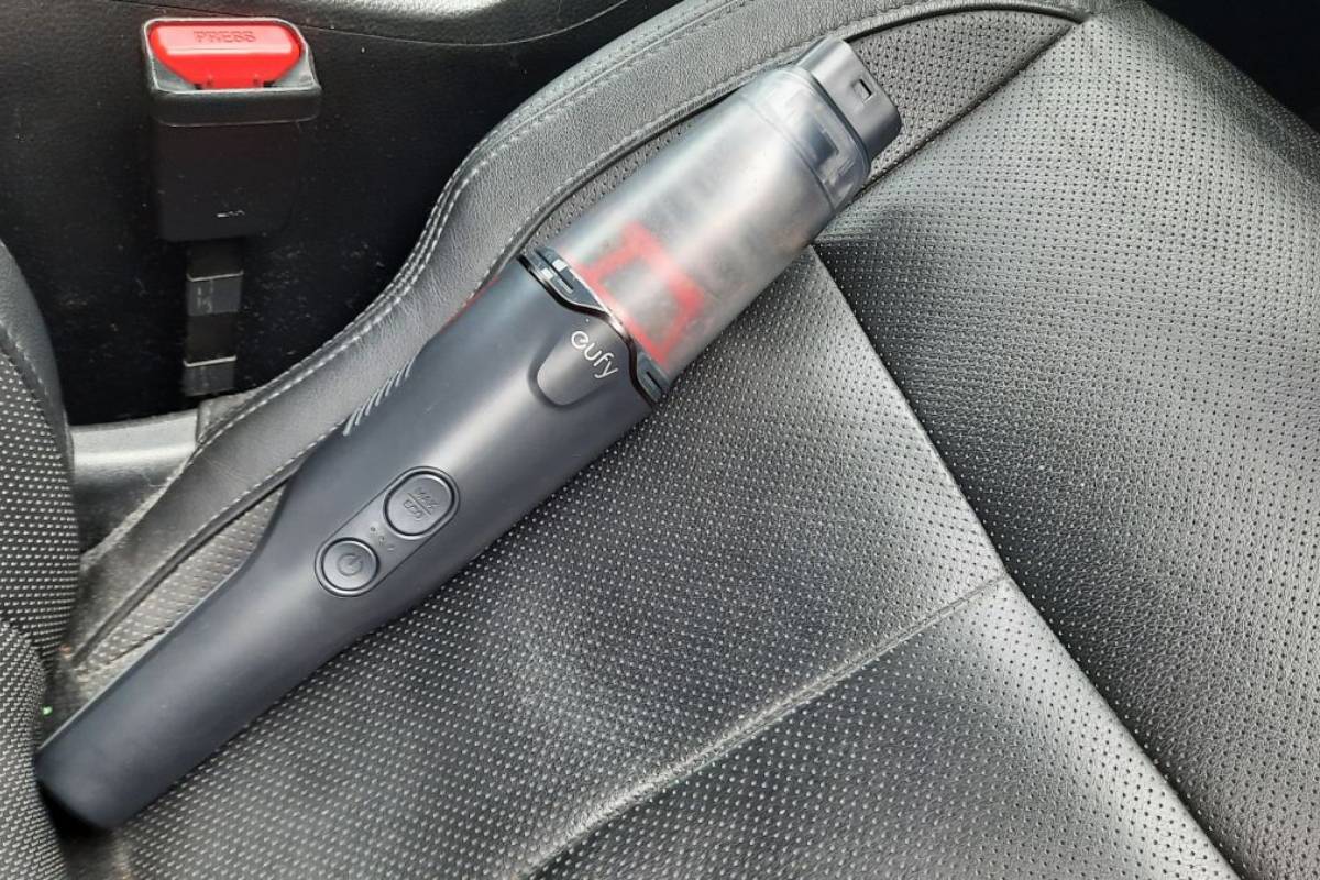 مكنسة كهربائية