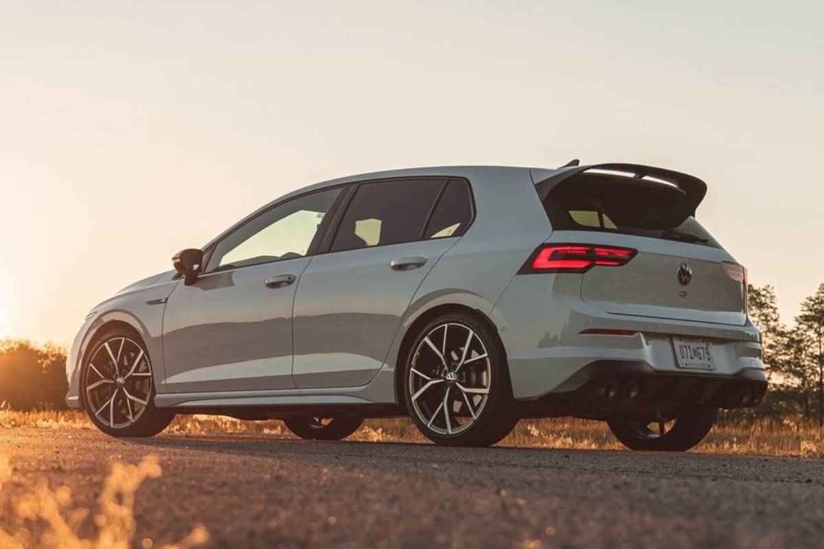 فولكس واجن جولف آر 2024