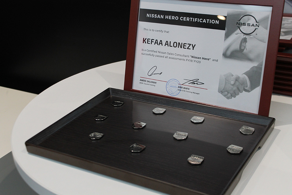 توزيع جوائز للفائزين