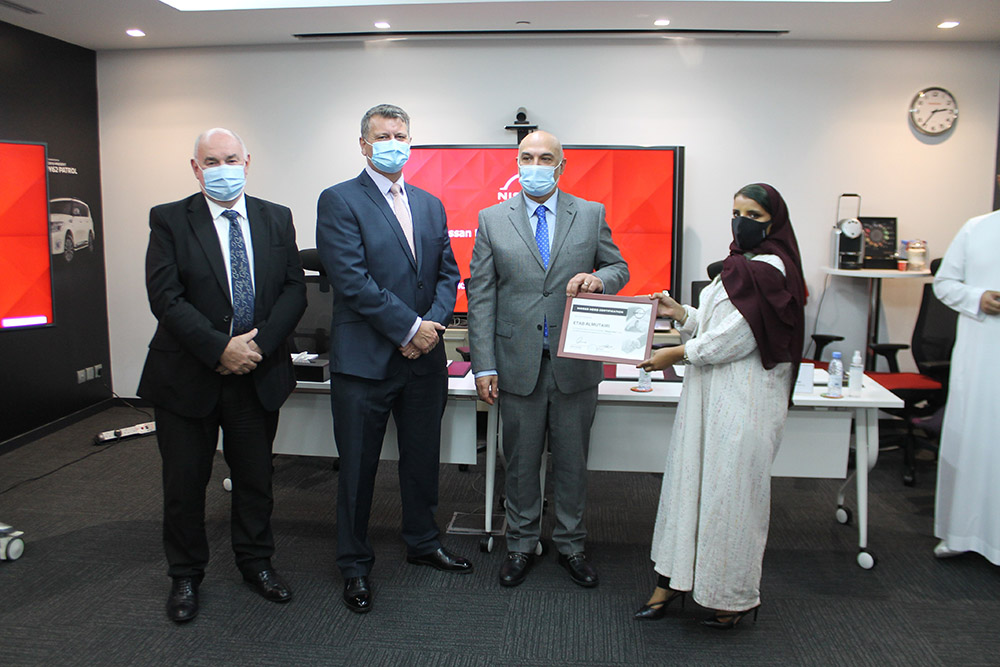 توزيع جوائز للفائزين