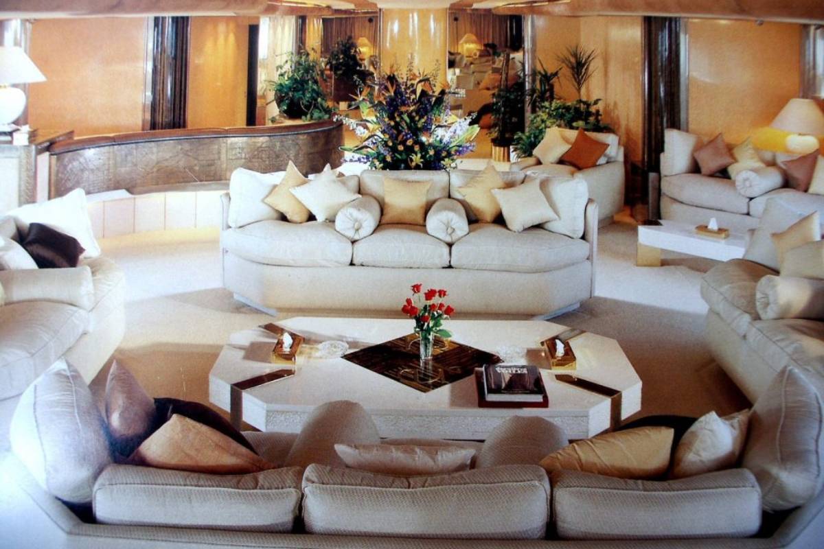 يخت الوليد بن طلال