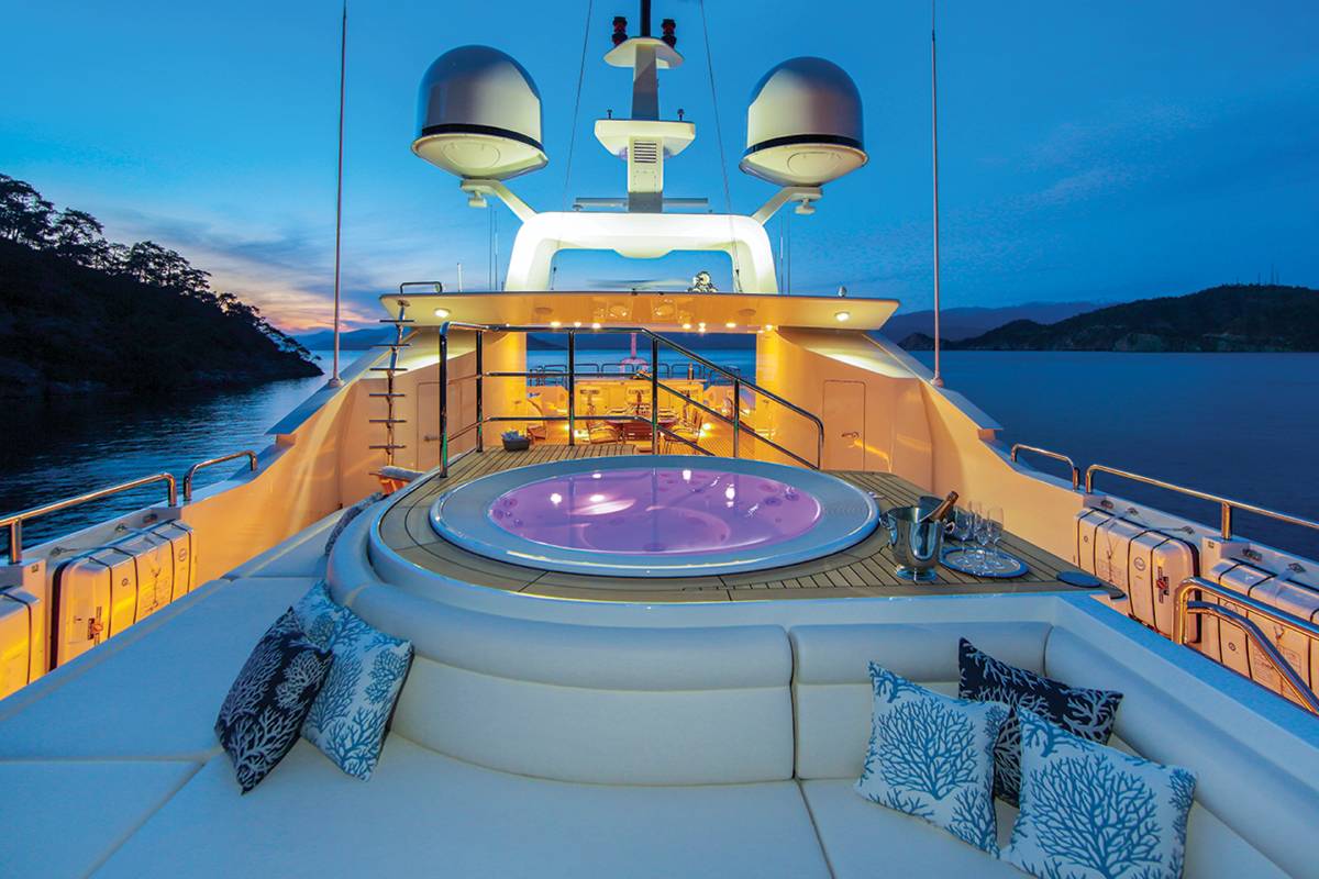 يخت الوليد بن طلال