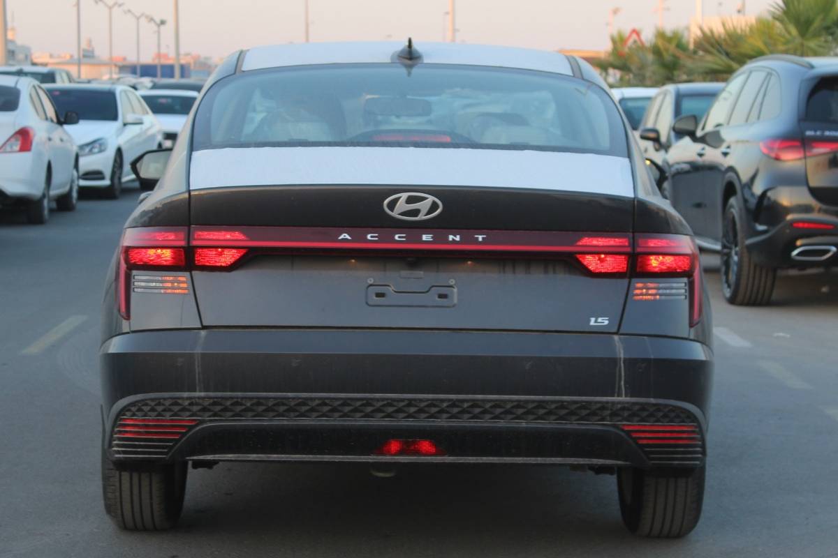 سيارات سيدان