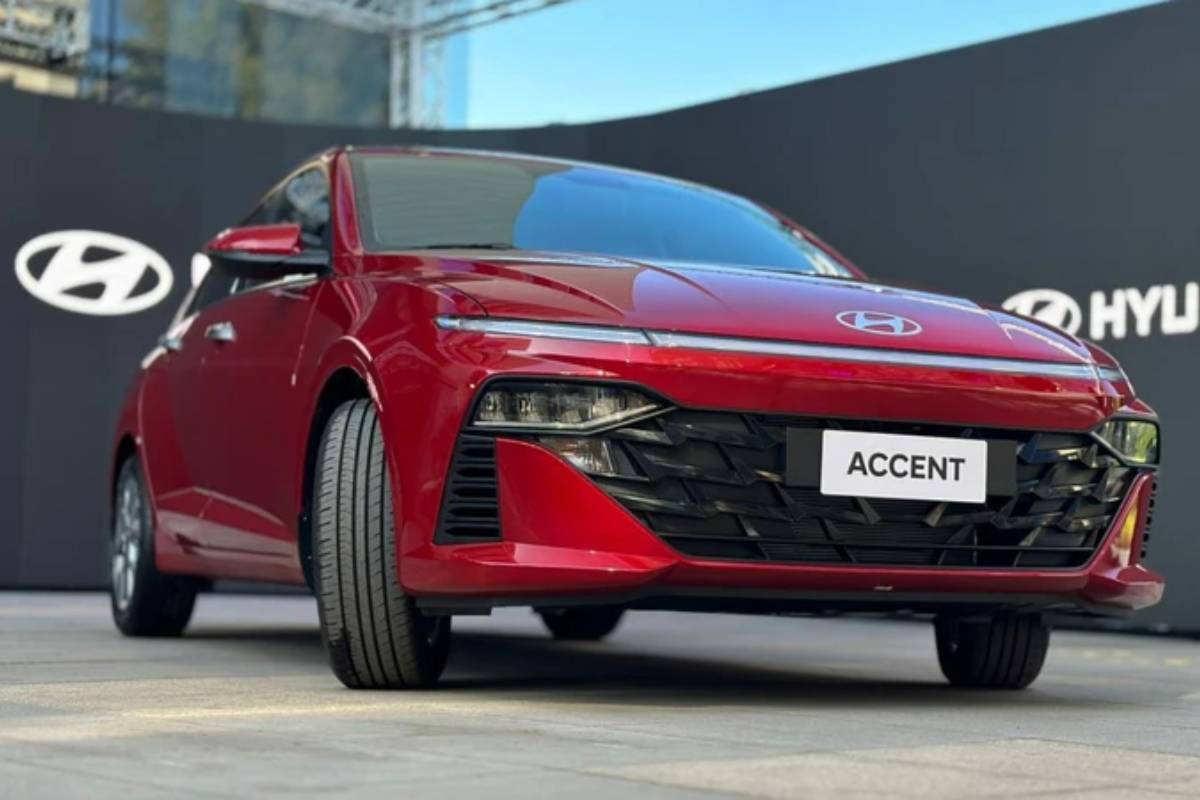 سيارات سيدان