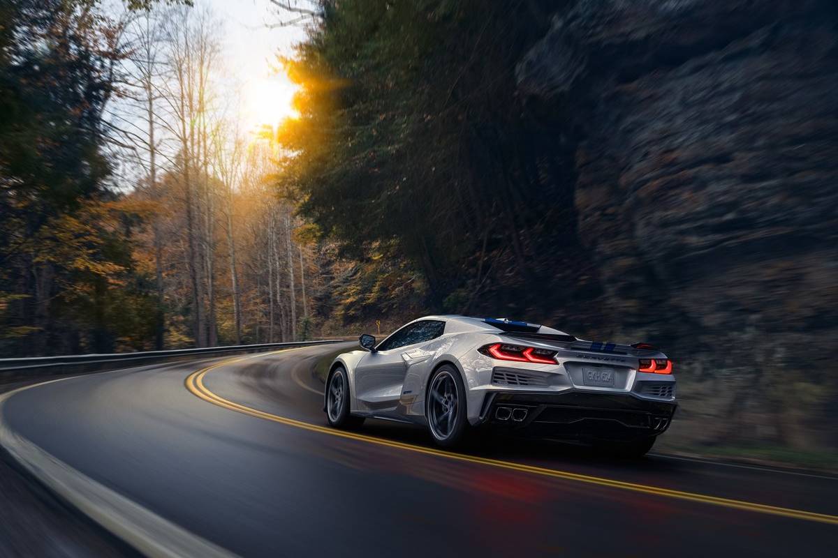 شيفروليه كورفيت اي راي 2024