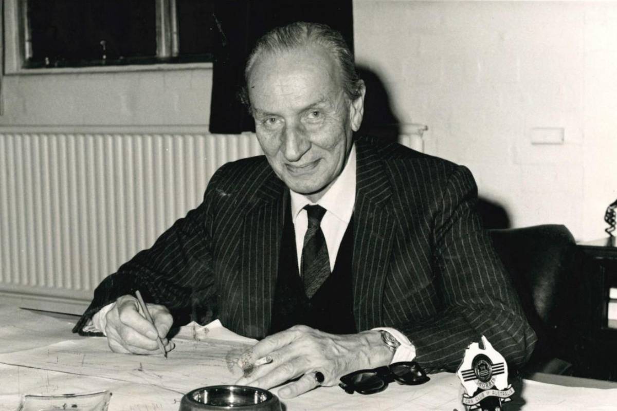 أليك إيسيغونيس