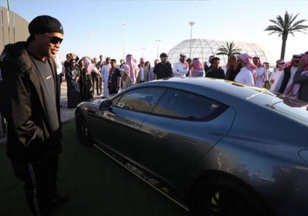 سيارة رونالدينيو في معرض الرياض للسيارات