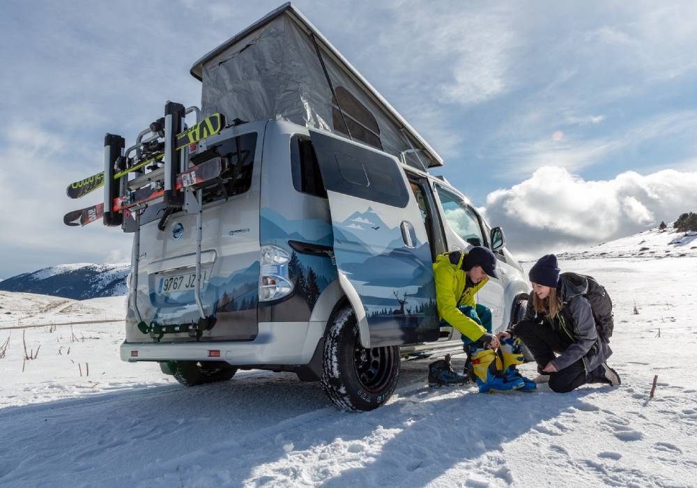 سيارة نيسان e-NV200 الكهربائية كليا للمغامرات الشتوية صورة 1