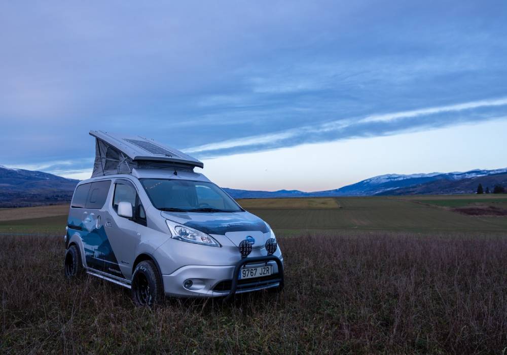 سيارة نيسان e-NV200 الكهربائية كليا للمغامرات الشتوية صورة 3