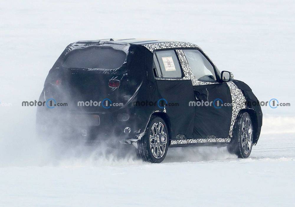 صورة تجسسية هيونداي اي اكس 1 من الخلف