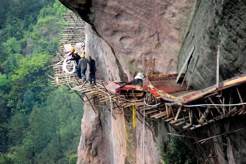 الطريق الأكثر رعبا في العالم