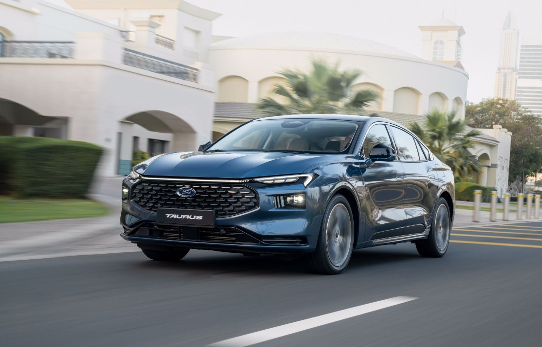 فورد توروس من الخارج امامي