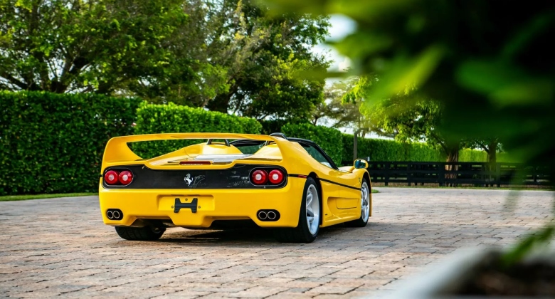 فيراري رالف لورين داخلس