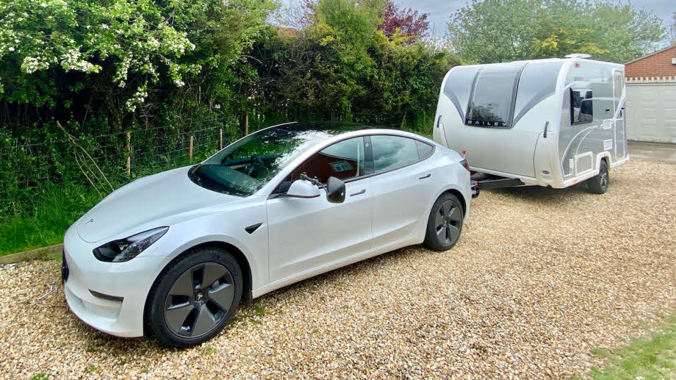 مزايا القطر بمركبة كهربائية