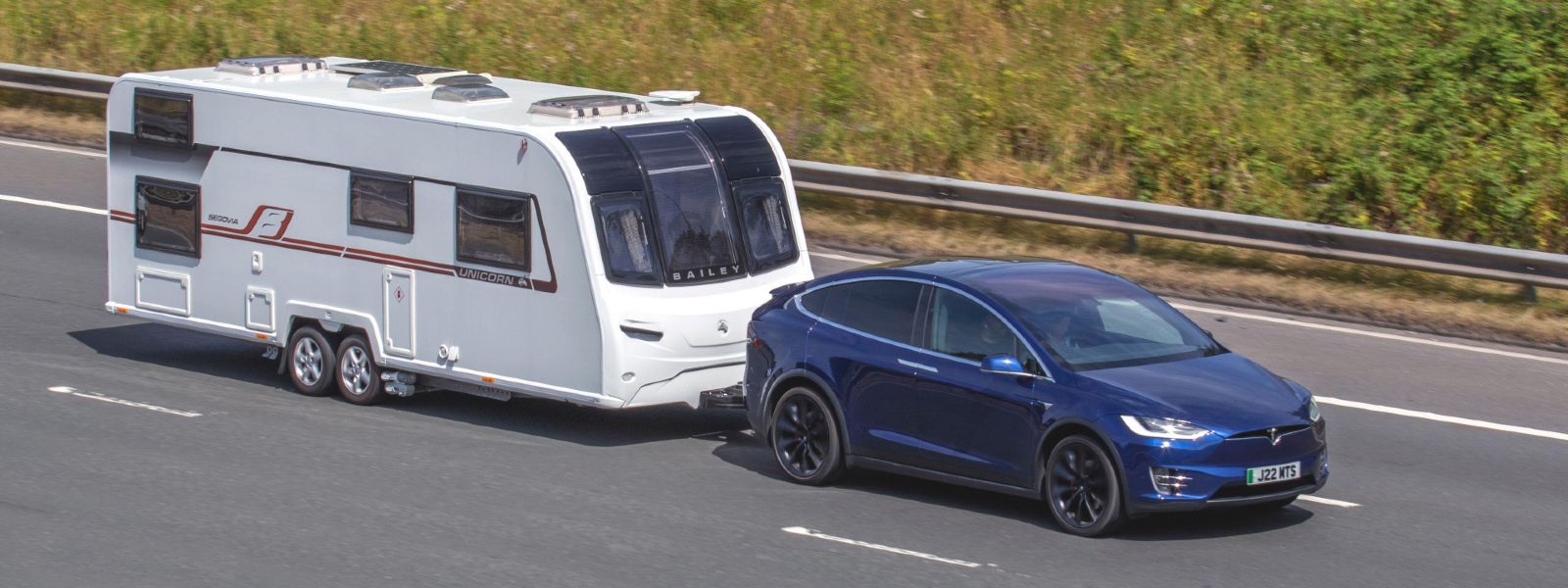 مزايا القطر بمركبة كهربائية