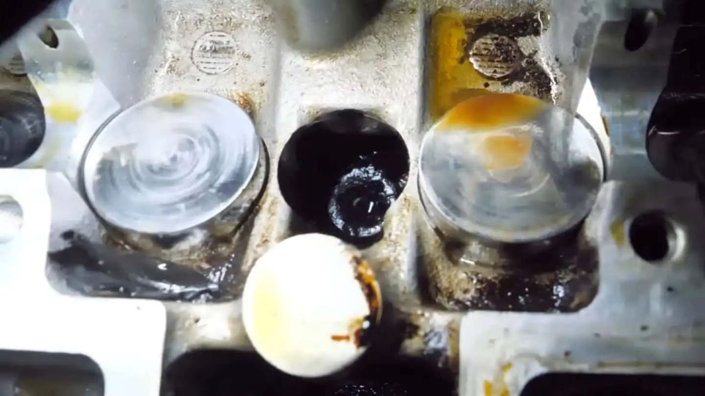 زيت السيارة