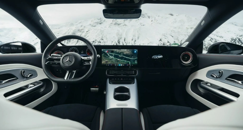 مرسيدس سي ال ايه هيبرد داخلي