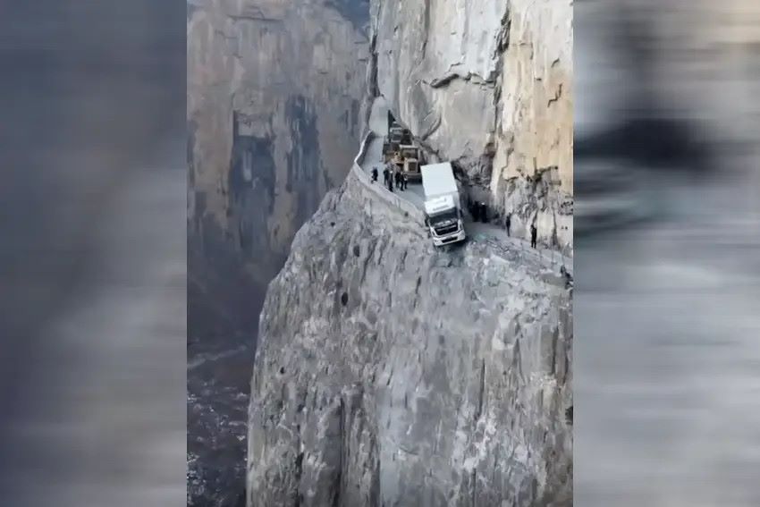 الشاحنة التي تدلت على منحدر