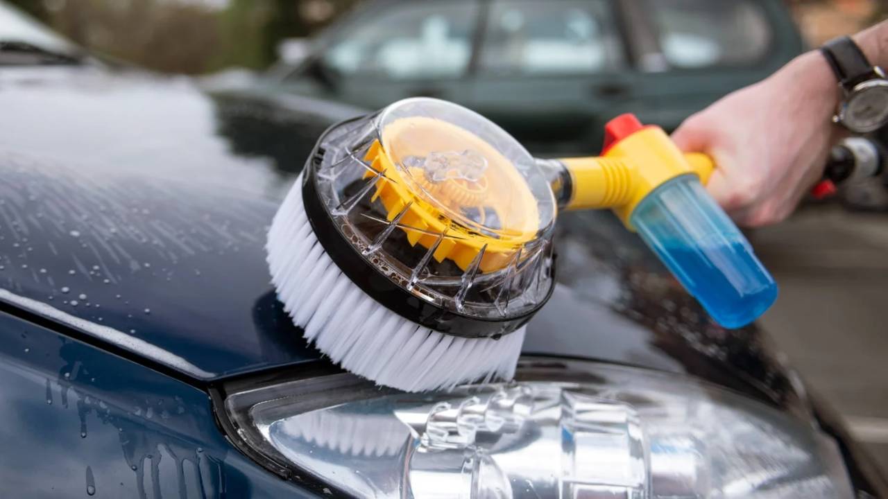 منظف السيارات