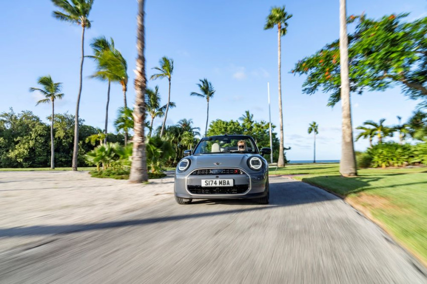 ميني كوبر المكشوفة