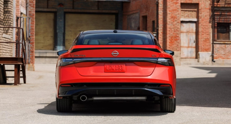 نيسان سنترا اداء